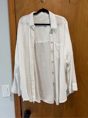 American Eagle White Textured Button-Down Shirt